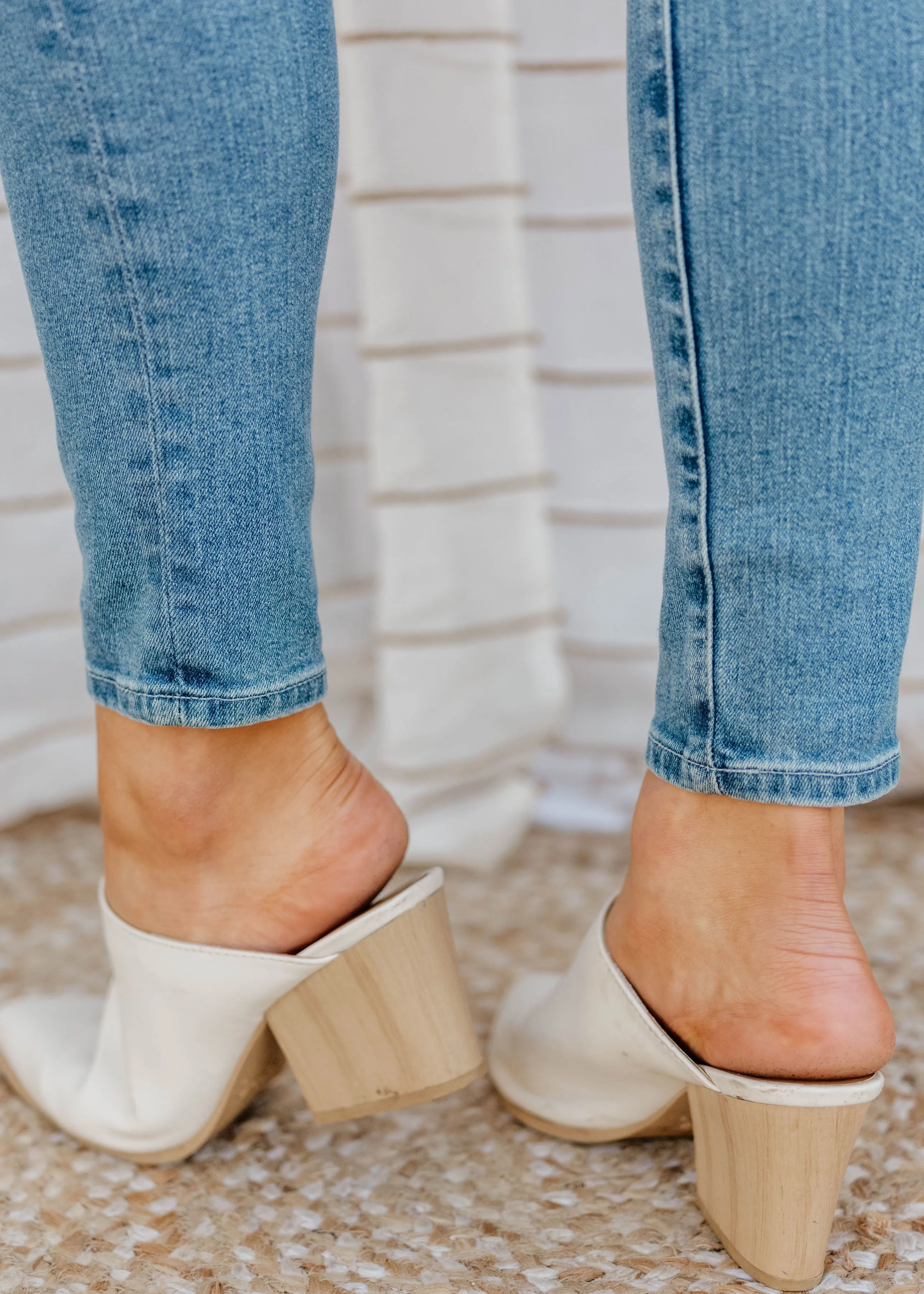 AG Lilah Ankle Skinny