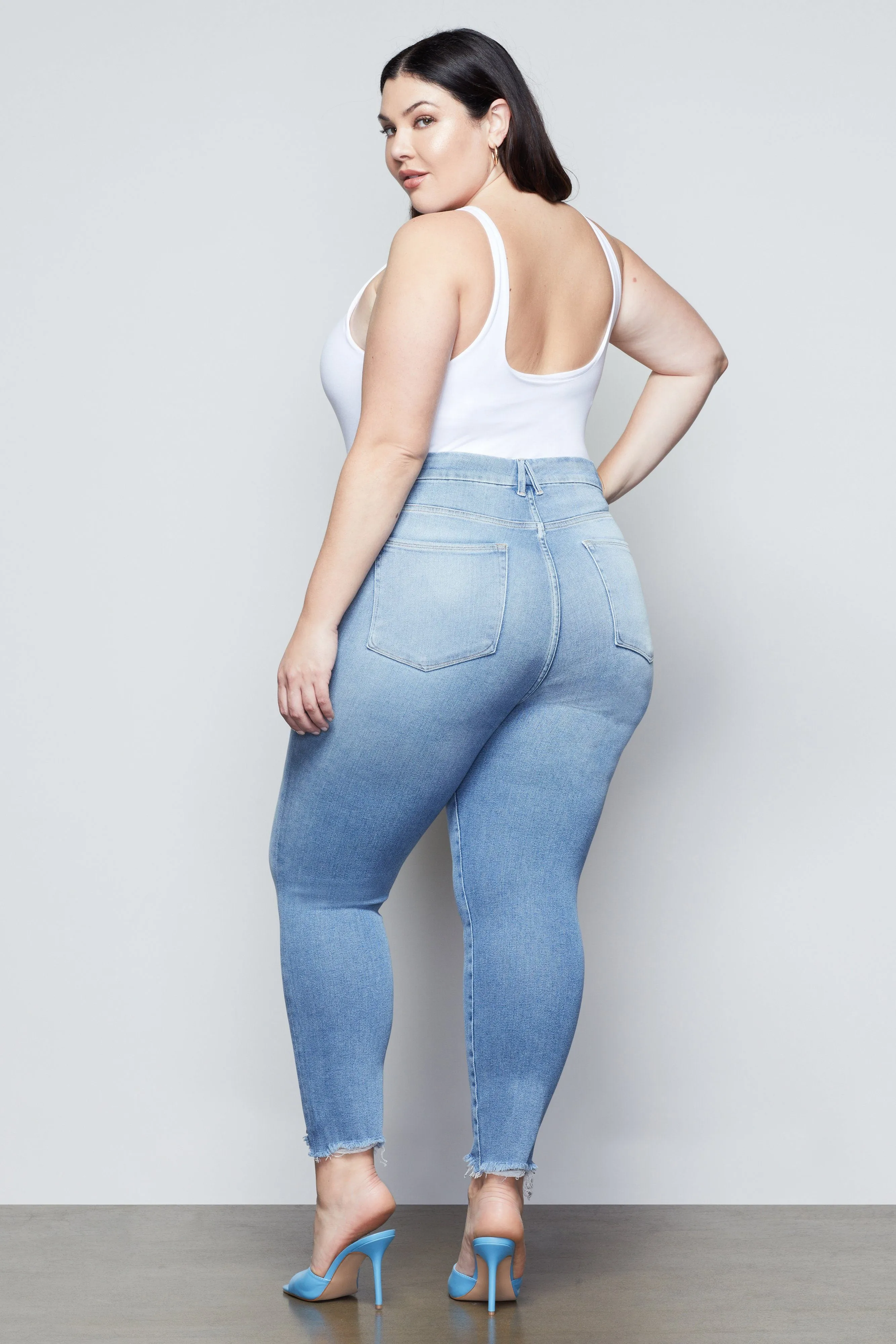 GOOD CURVE SKINNY CROP CHEWED HEM | BLUE440